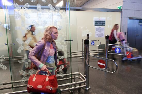 Russian tourists arrive from Mexico