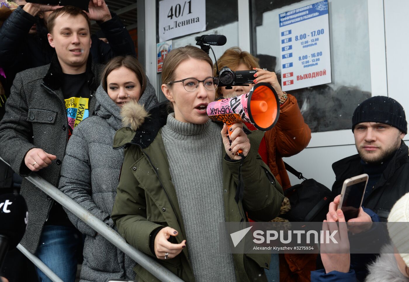 Ksenia Sobchak meets with electorate in Berdsk