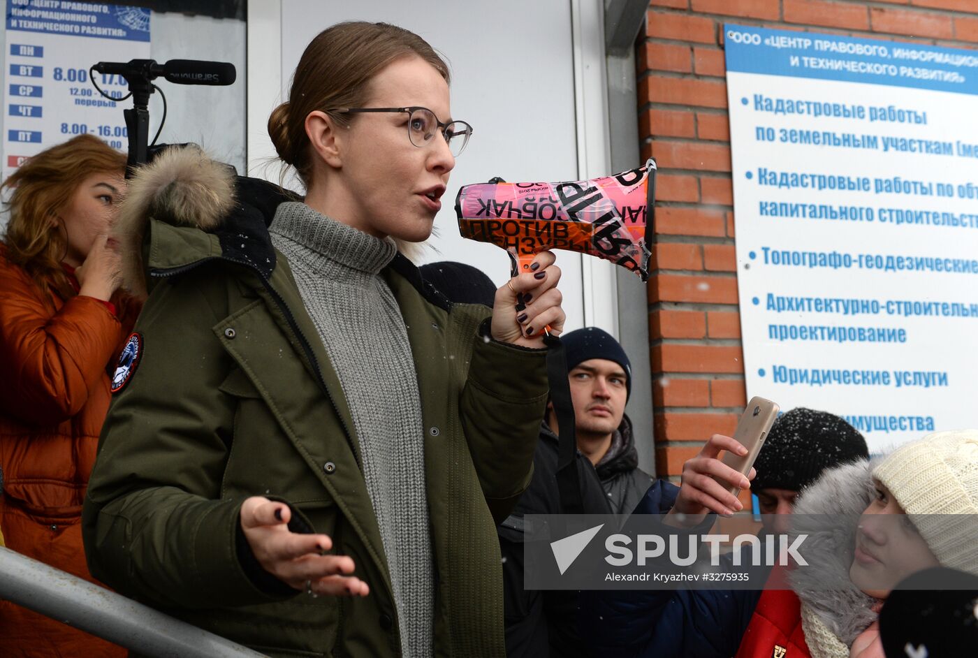 Ksenia Sobchak meets with electorate in Berdsk