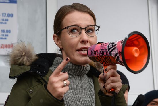 Ksenia Sobchak meets with electorate in Berdsk