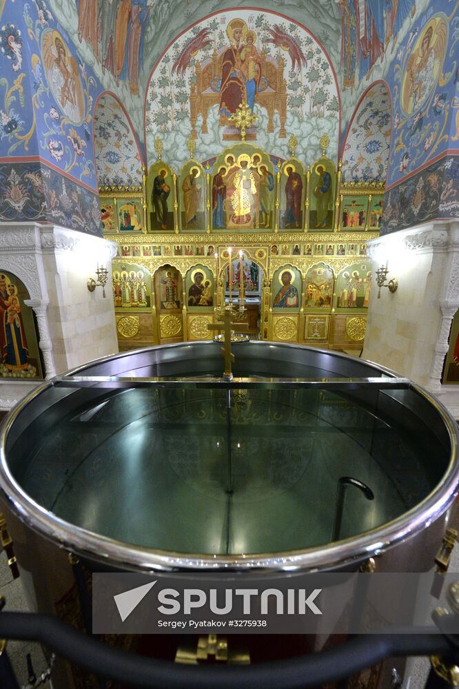 Patriarch holds service at Christ the Savior Cathedral on Epiphany Eve