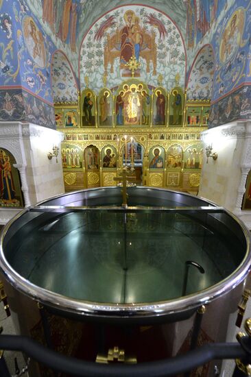 Patriarch holds service at Christ the Savior Cathedral on Epiphany Eve