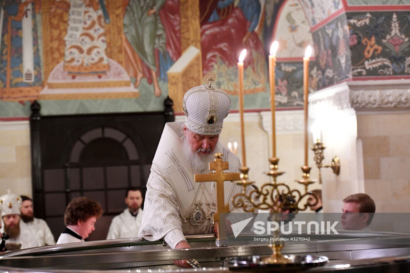 Patriarch holds service at Christ the Savior Cathedral on Epiphany Eve