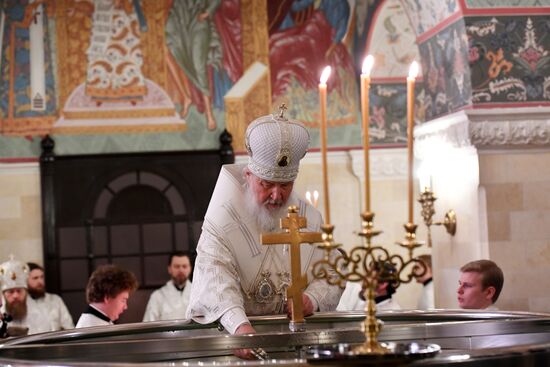 Patriarch holds service at Christ the Savior Cathedral on Epiphany Eve