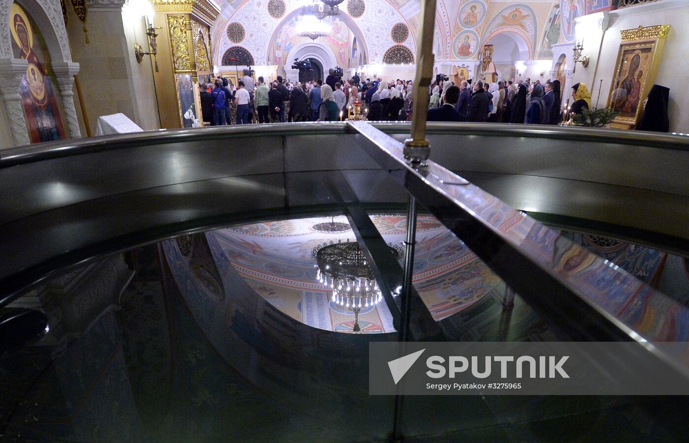 Patriarch holds service at Christ the Savior Cathedral on Epiphany Eve