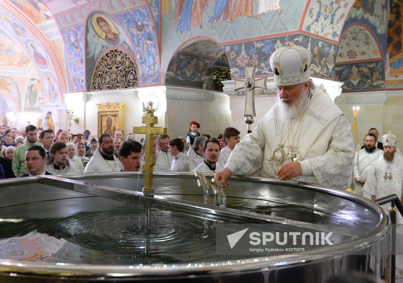 Patriarch holds service at Christ the Savior Cathedral on Epiphany Eve