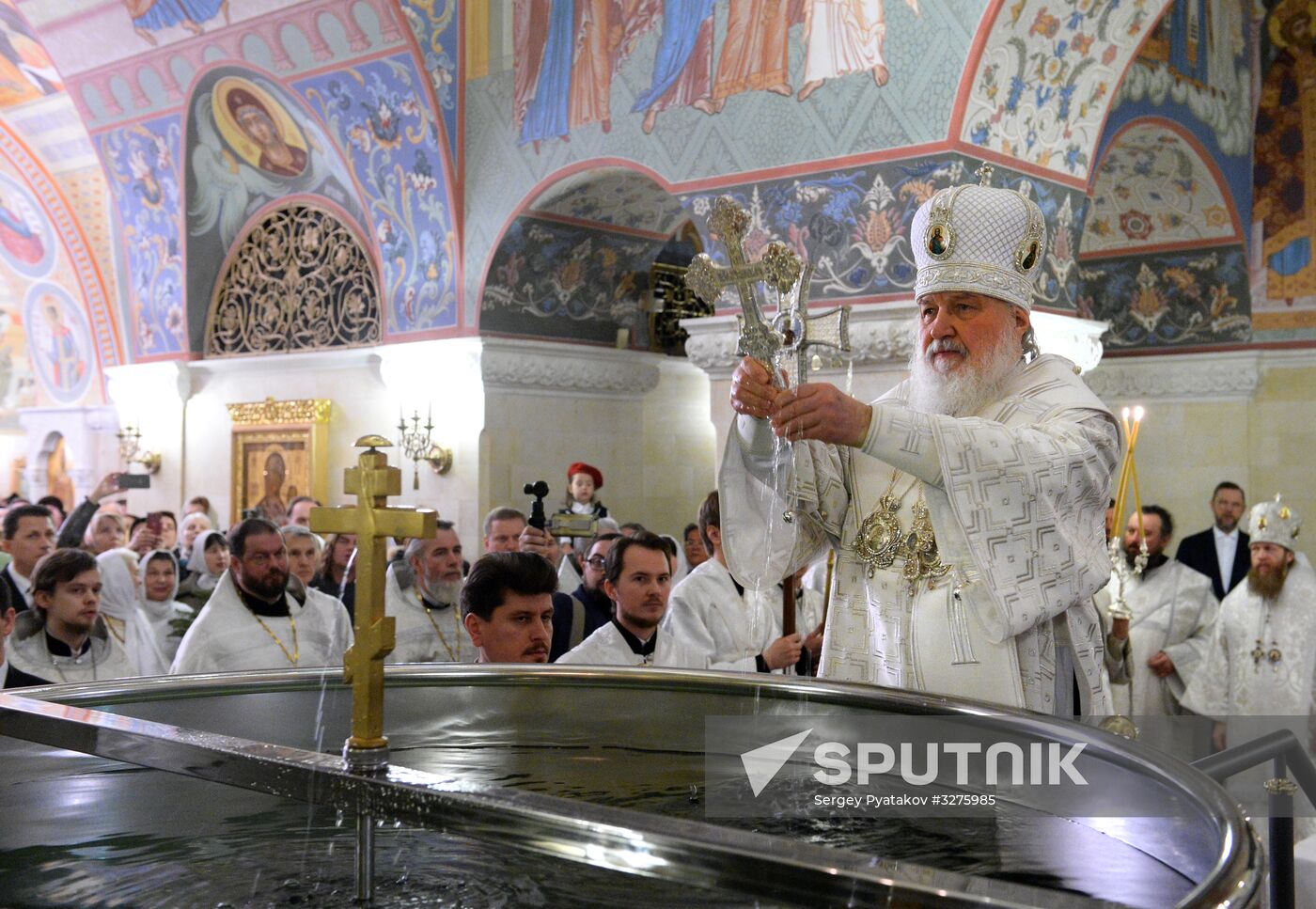 Patriarch holds service at Christ the Savior Cathedral on Epiphany Eve