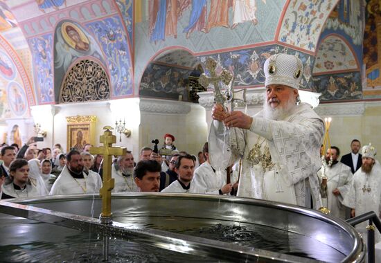 Patriarch holds service at Christ the Savior Cathedral on Epiphany Eve