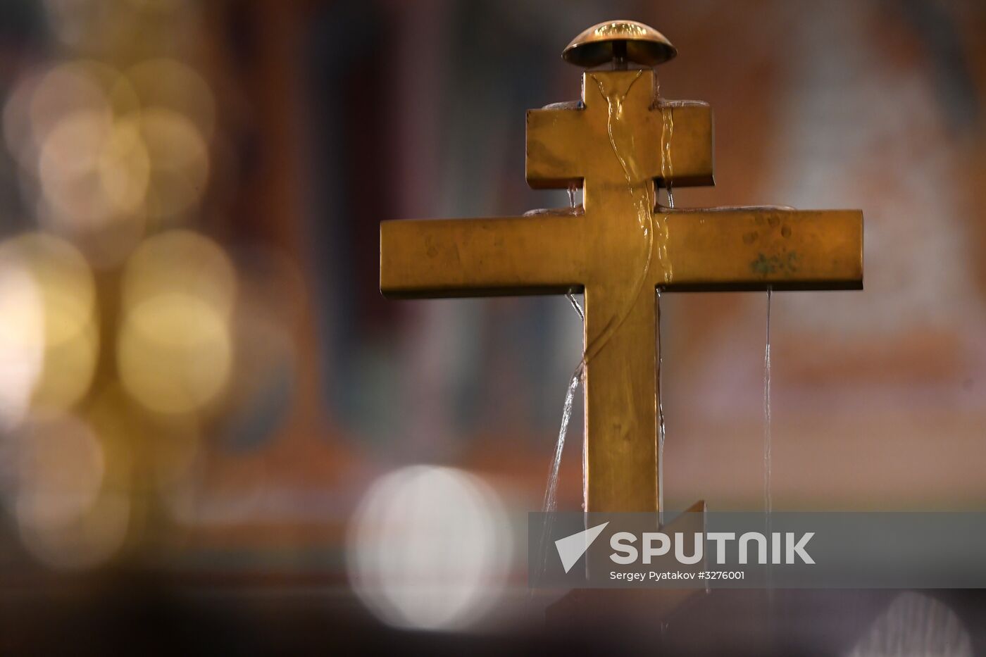 Patriarch holds service at Christ the Savior Cathedral on Epiphany Eve