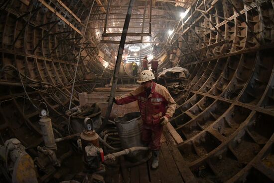Construction of Nizhnyaya Maslovka metro station