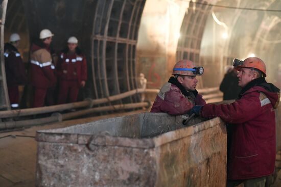 Construction of Nizhnyaya Maslovka metro station