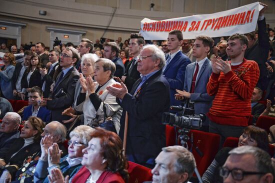 Presidential candidate Pavel Grudinin meets with voters in St Petersburg