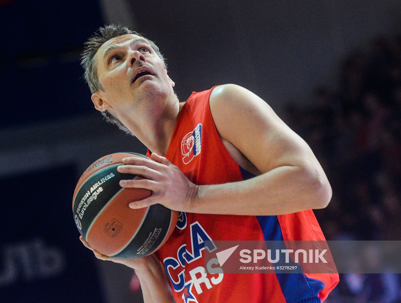 Member of the red team Sergei Bazarevitch during the match dedicated to Alexander Gomelsky's 90th birthday at the CSKA universal sports complex in Moscow. Location: Russia, Moscow. Author: Alexey Kudenko/Sputnik. Basketball. Match dedicated to Alexander Gomelsky's 90th birthday
