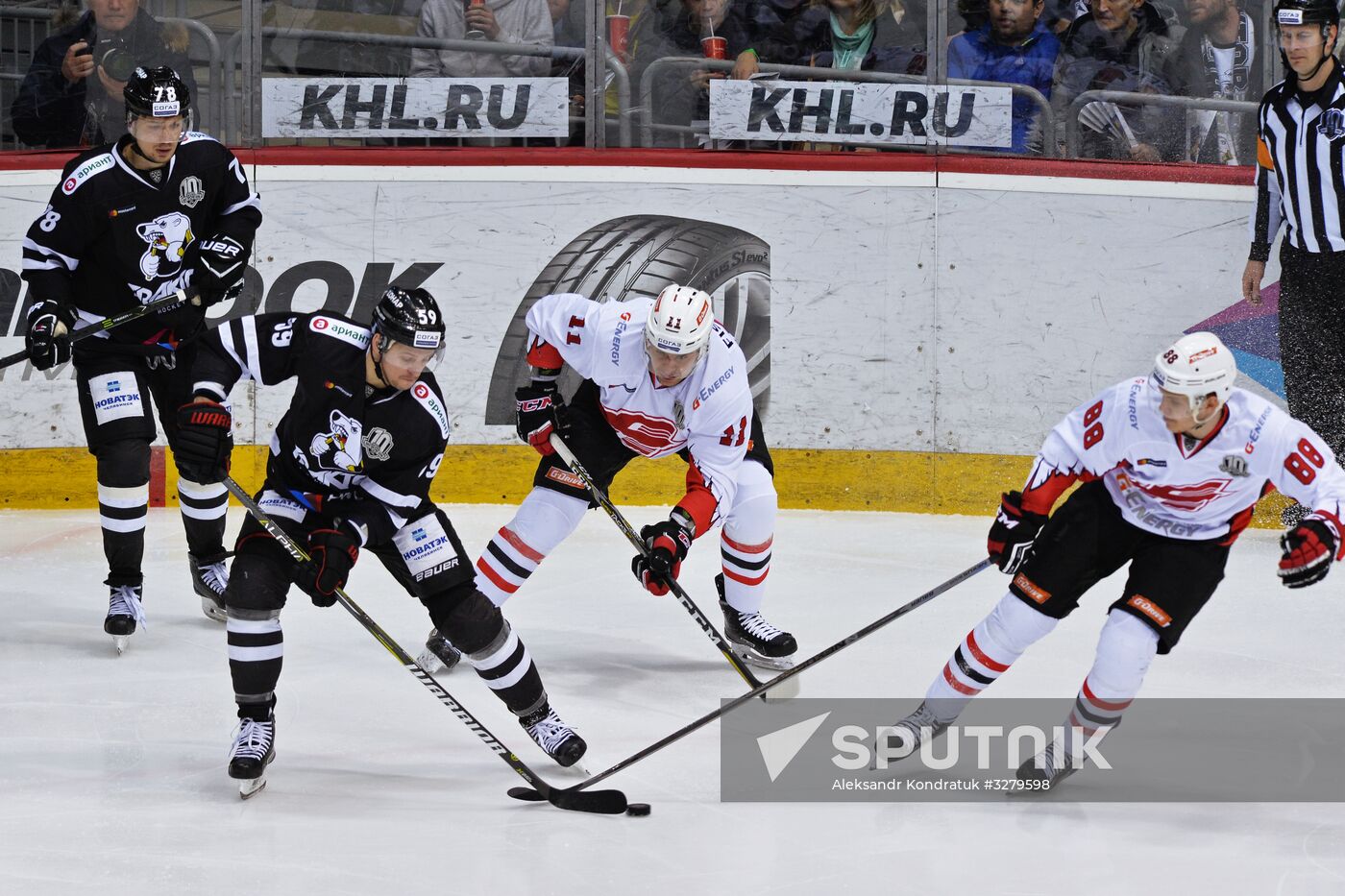 Kontinental Hockey League. Traktor vs. Avangard