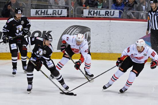 Kontinental Hockey League. Traktor vs. Avangard