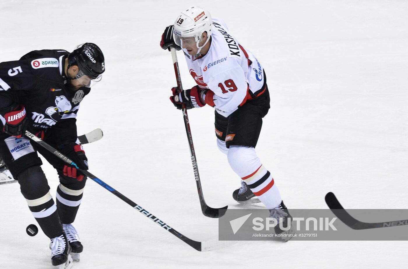 Kontinental Hockey League. Traktor vs. Avangard