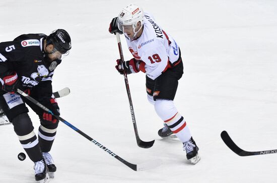 Kontinental Hockey League. Traktor vs. Avangard