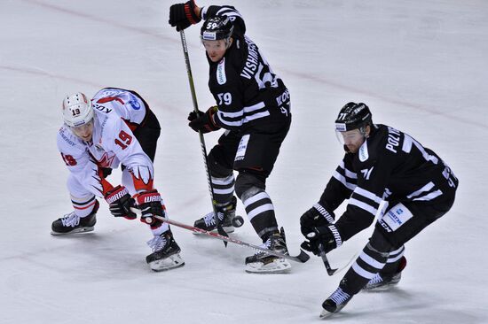 Kontinental Hockey League. Traktor vs. Avangard