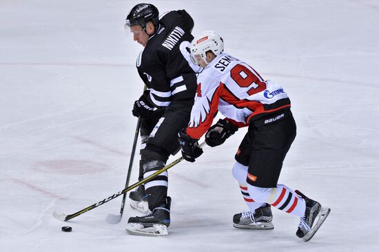 Kontinental Hockey League. Traktor vs. Avangard