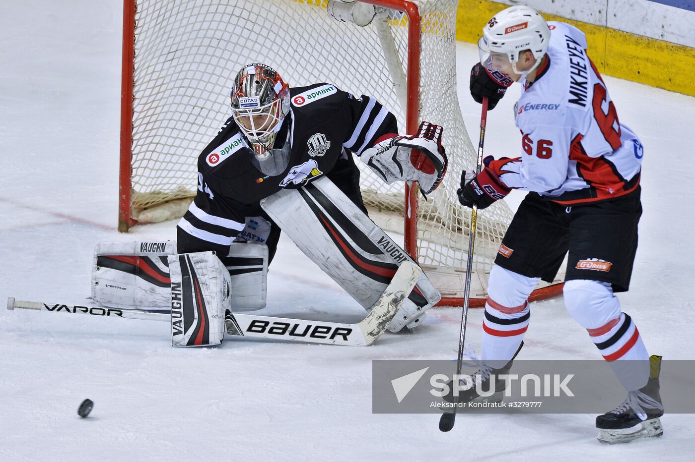 Kontinental Hockey League. Traktor vs. Avangard