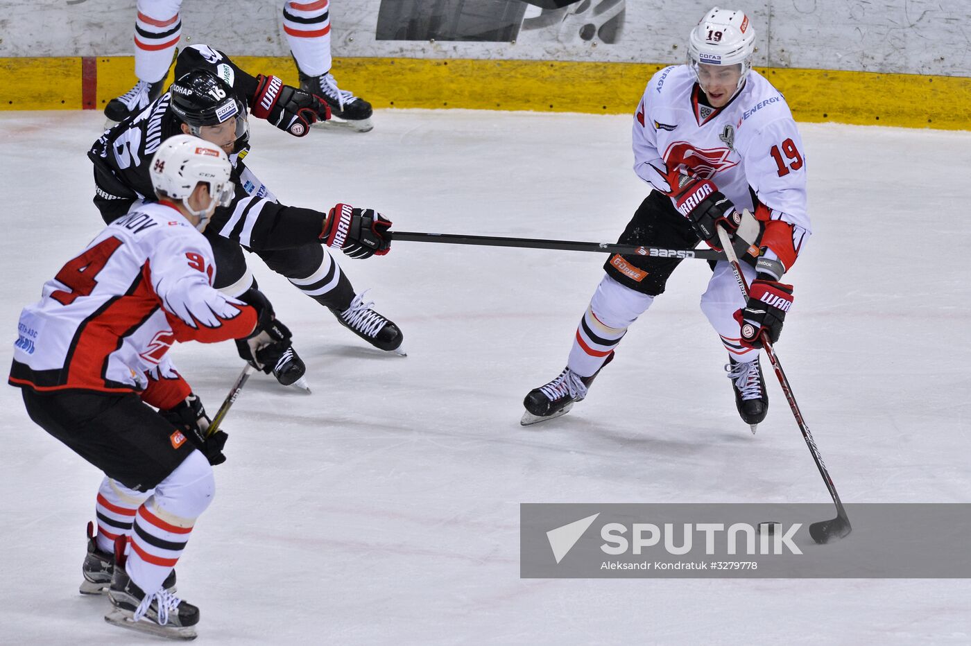 Kontinental Hockey League. Traktor vs. Avangard