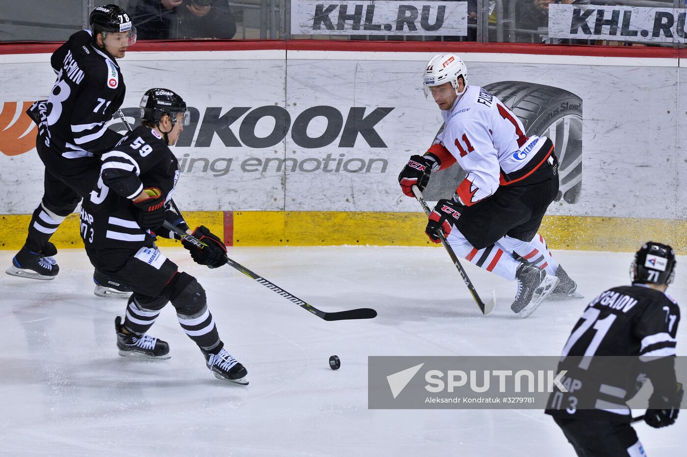 Kontinental Hockey League. Traktor vs. Avangard