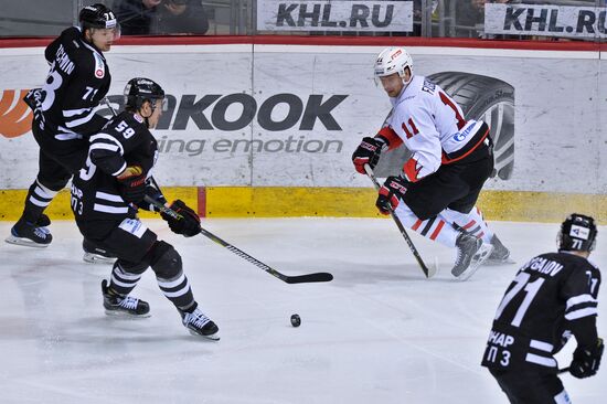 Kontinental Hockey League. Traktor vs. Avangard