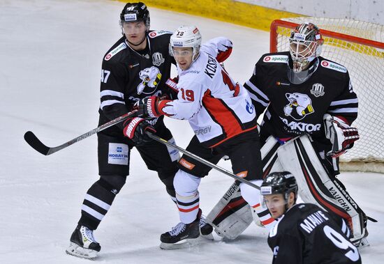 Kontinental Hockey League. Traktor vs. Avangard