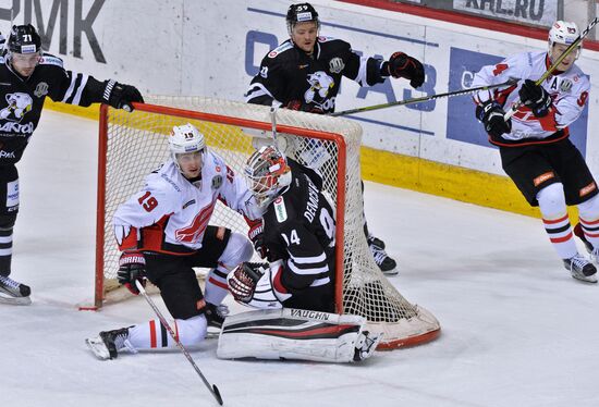 Kontinental Hockey League. Traktor vs. Avangard