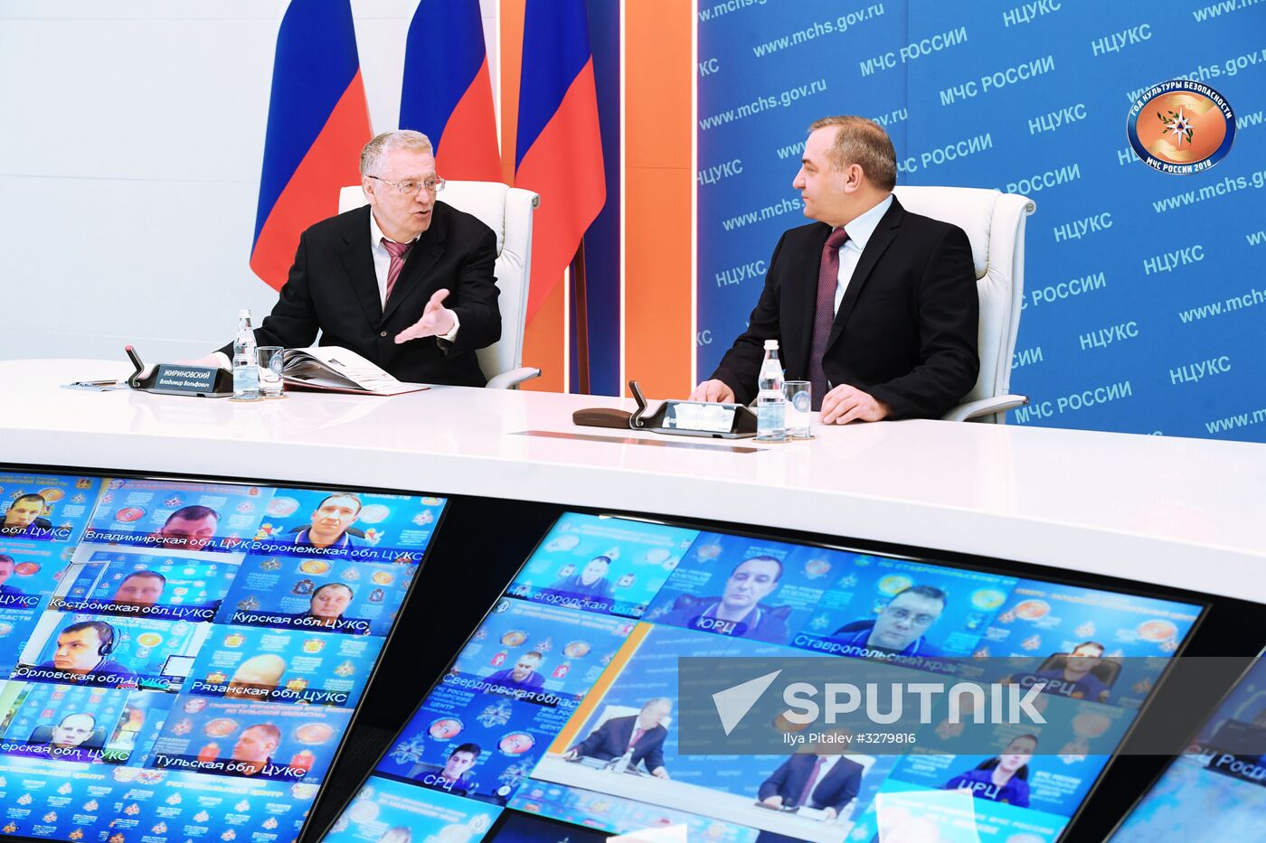 Vladimir Zhirinovsky visits Emergencies Ministry's Crisis Management Center