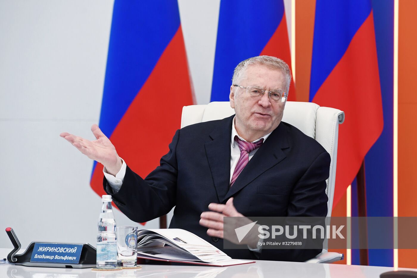 Vladimir Zhirinovsky visits Emergencies Ministry's Crisis Management Center