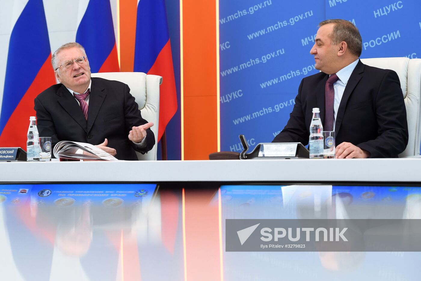 Vladimir Zhirinovsky visits Emergencies Ministry's Crisis Management Center