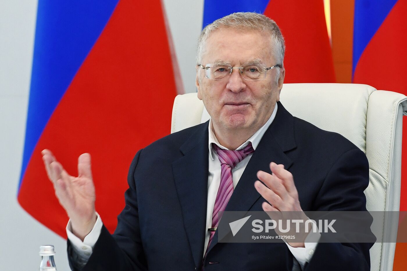 Vladimir Zhirinovsky visits Emergencies Ministry's Crisis Management Center