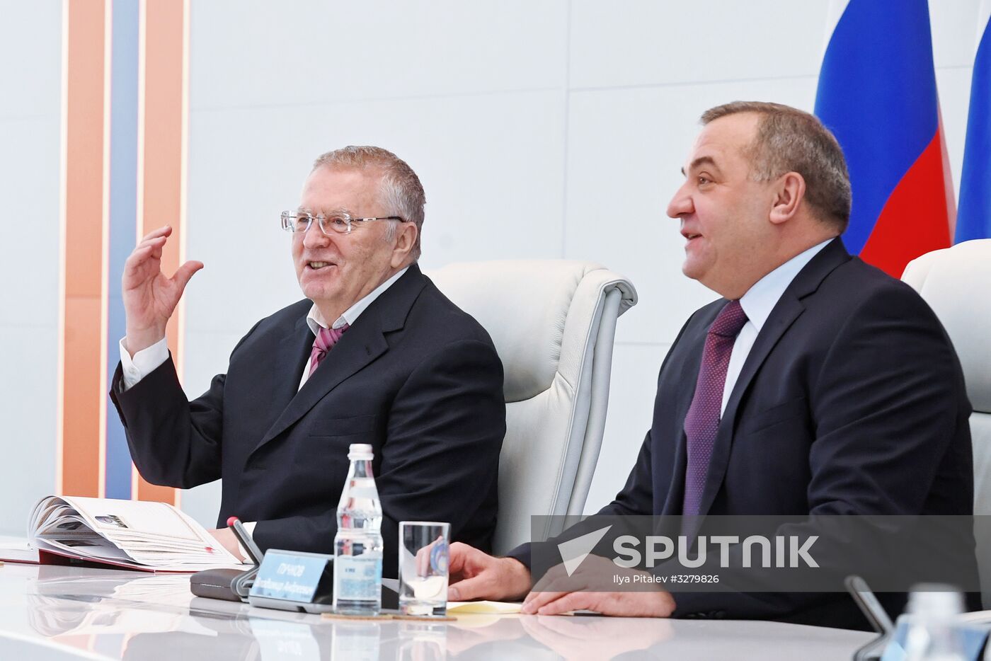 Vladimir Zhirinovsky visits Emergencies Ministry's Crisis Management Center