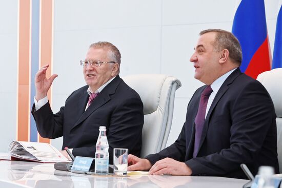 Vladimir Zhirinovsky visits Emergencies Ministry's Crisis Management Center