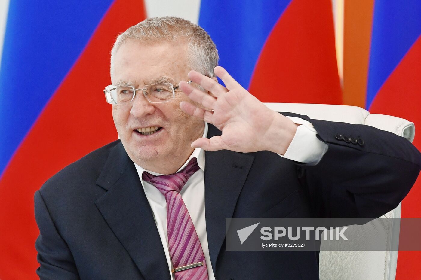Vladimir Zhirinovsky visits Emergencies Ministry's Crisis Management Center