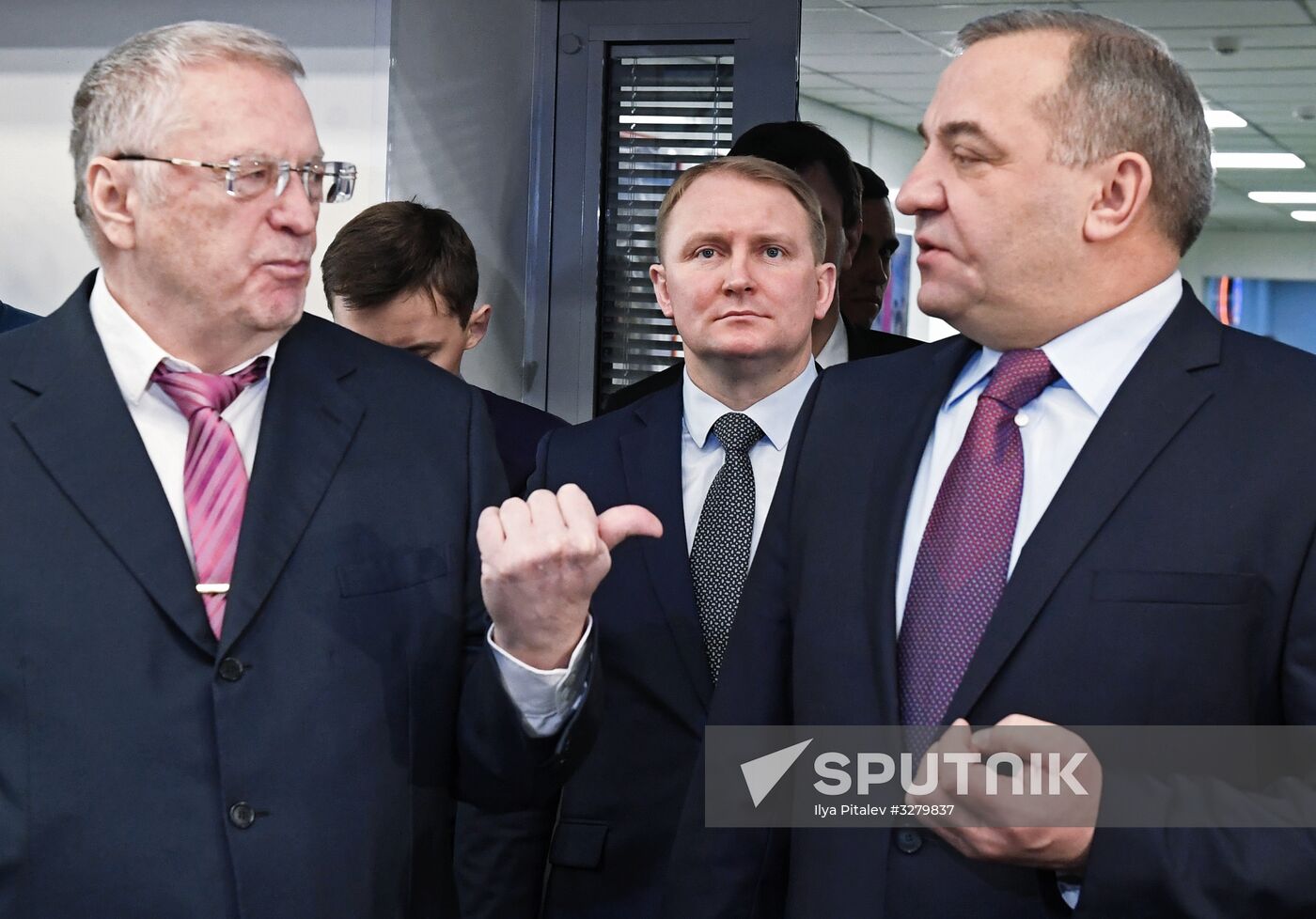 Vladimir Zhirinovsky visits Emergencies Ministry's Crisis Management Center