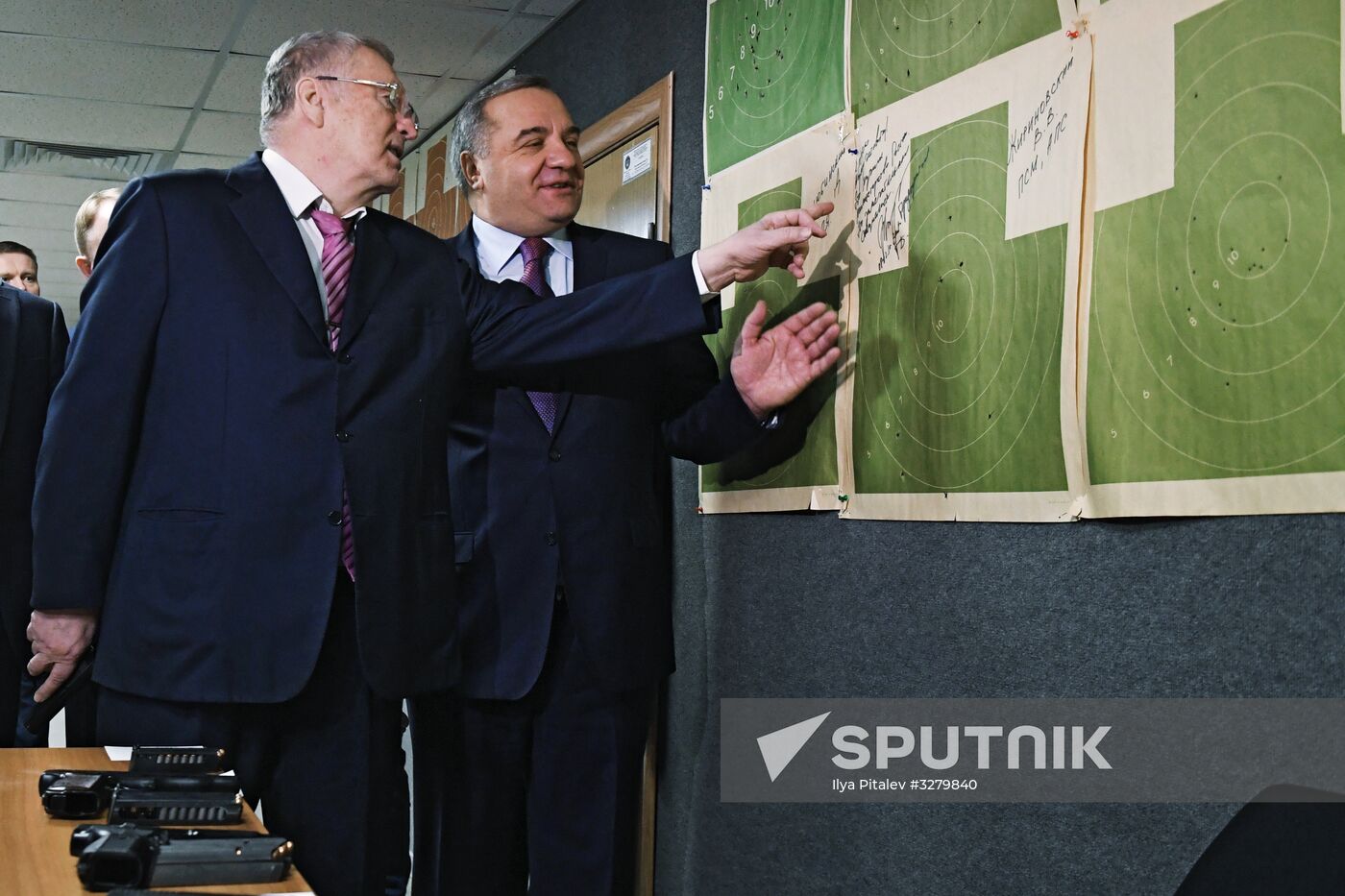 Vladimir Zhirinovsky visits Emergencies Ministry's Crisis Management Center