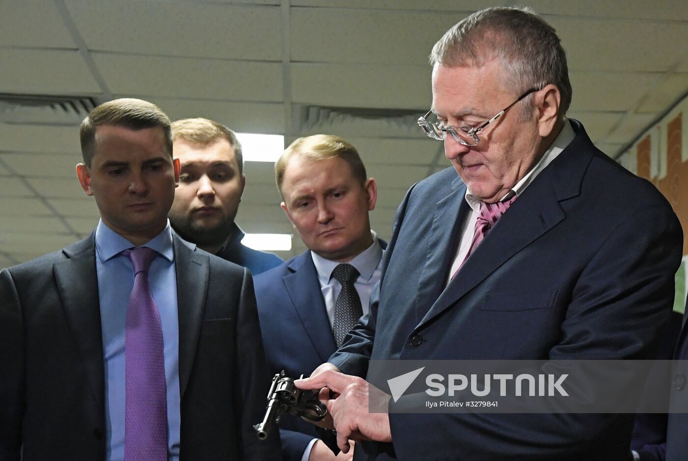 Vladimir Zhirinovsky visits Emergencies Ministry's Crisis Management Center