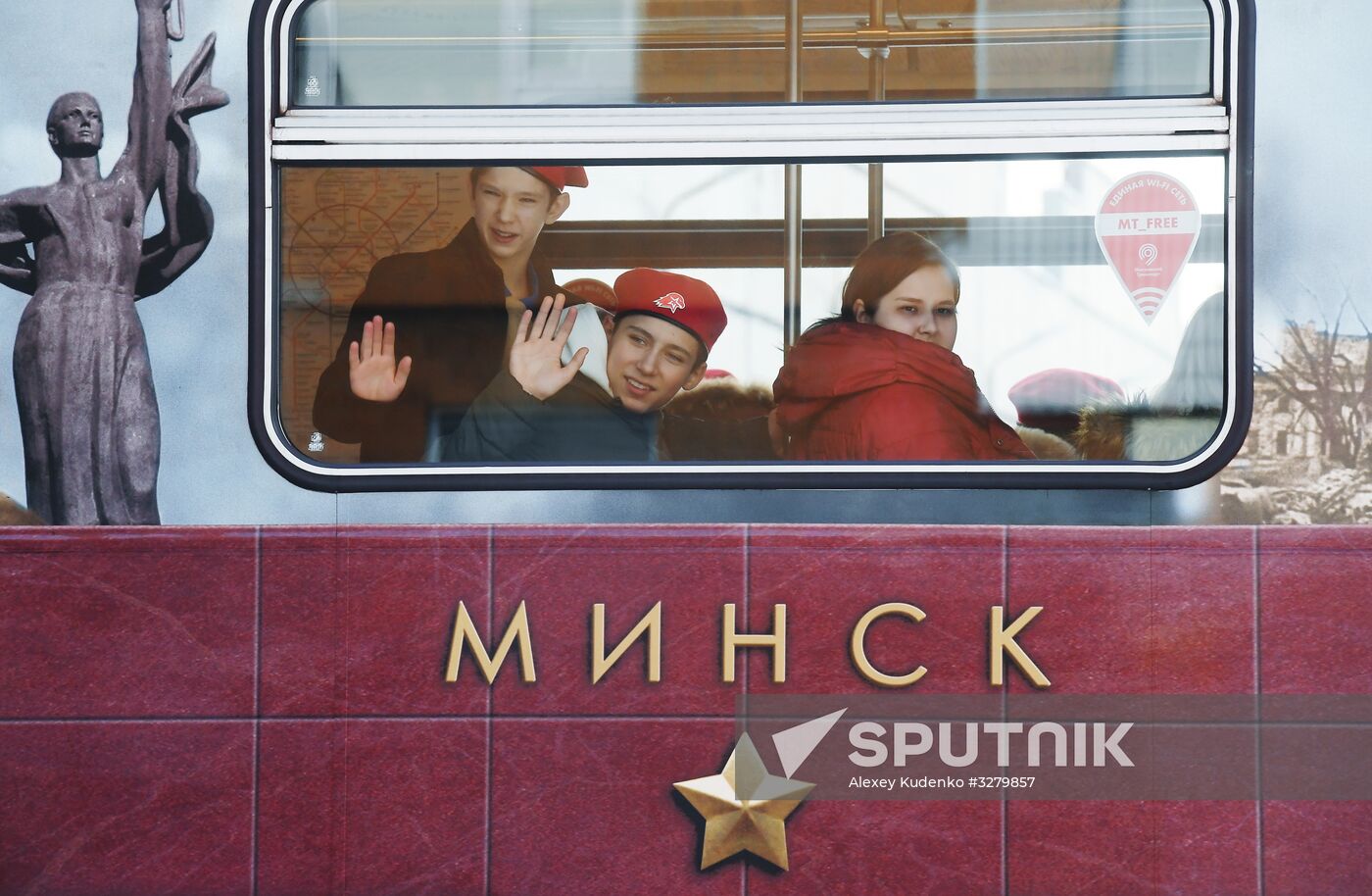 Moscow Metro launches Territory of Victory train