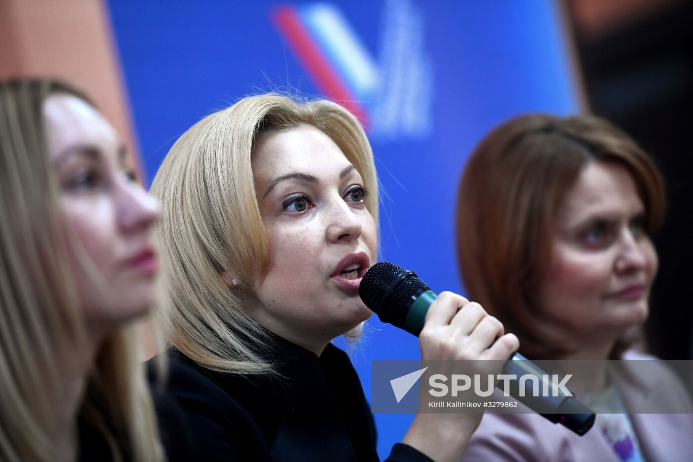 News conference on launching poster competition dealing with Russian presidential elections