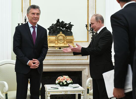 President Vladimir Putin meets with Argentinian President Mauricio Macri