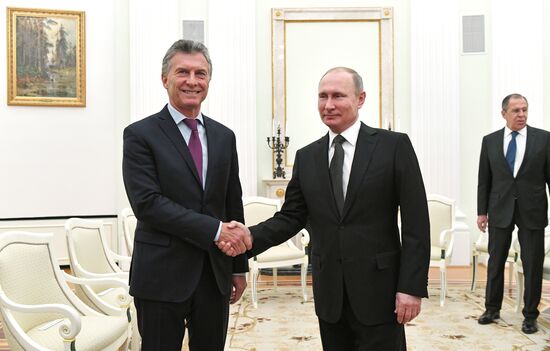 President Vladimir Putin meets with Argentinian President Mauricio Macri