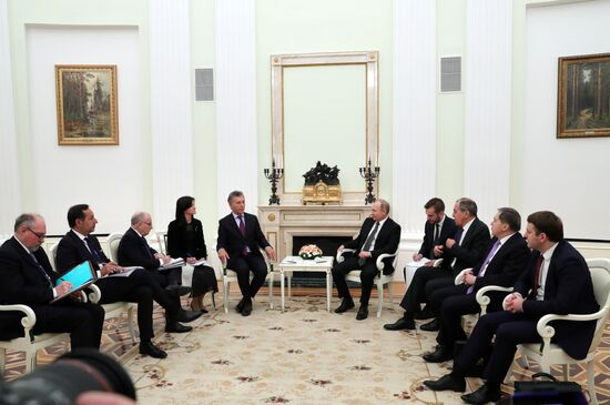 President Vladimir Putin meets with Argentinian President Mauricio Macri