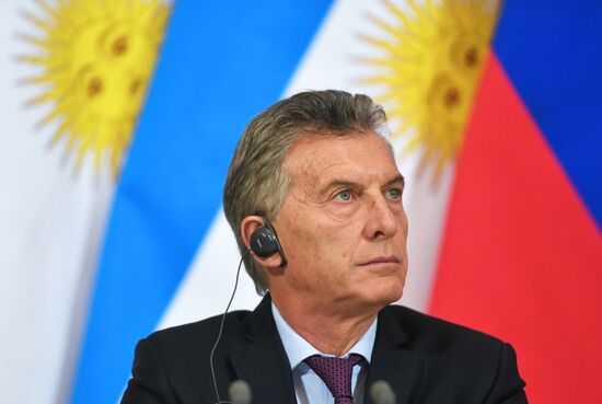 President Vladimir Putin meets with Argentinian President Mauricio Macri