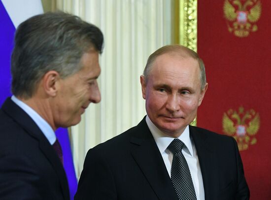 President Vladimir Putin meets with Argentinian President Mauricio Macri