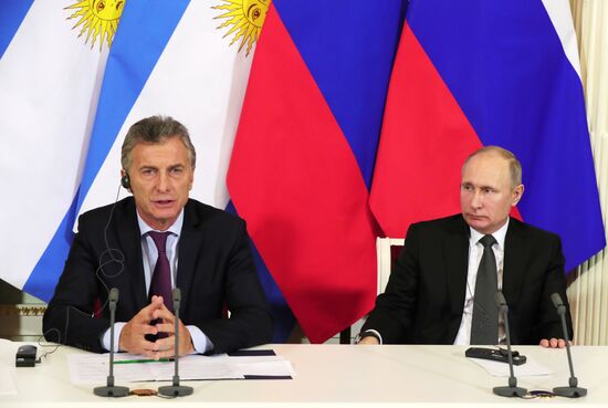 President Vladimir Putin meets with Argentinian President Mauricio Macri