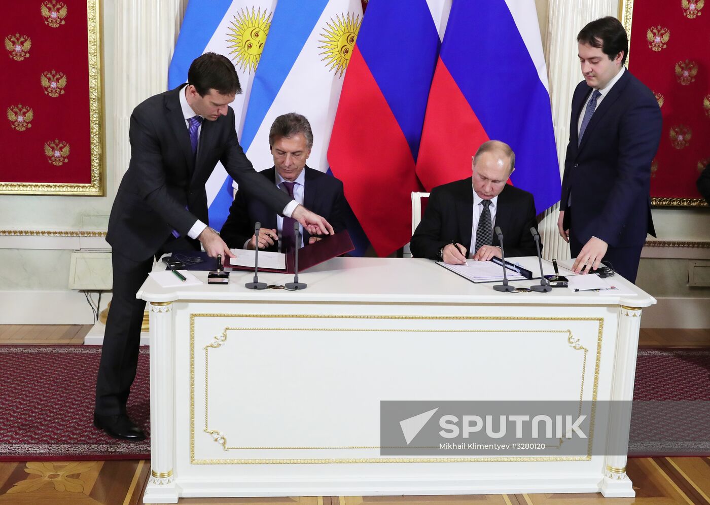 President Vladimir Putin meets with Argentinian President Mauricio Macri