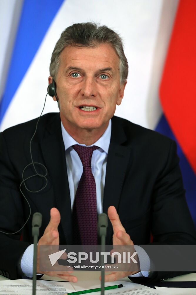 President Vladimir Putin meets with Argentinian President Mauricio Macri