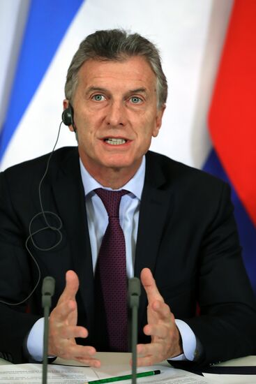 President Vladimir Putin meets with Argentinian President Mauricio Macri